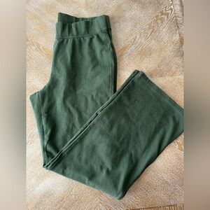 Lands’ End Green Pull On Pants L(14-16) Flare Legs High Rise Waist34” Inseam 31”